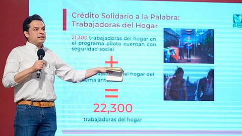 Con motivo del 10 de mayo, el director general del IMSS reconoció el trabajo de médicas, enfermeras y personal de salud que se encuentra atendiendo la emergencia sanitaria (Foto: Cortesía)