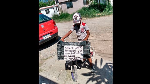 Los usuarios de redes sociales aplaudieron la labor del menor (Foto Facebook: Leslie De Los Reyes)