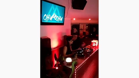 Sucedió en un hotel, del que los papás del Dj son dueños (Foto: Captura de pantalla)