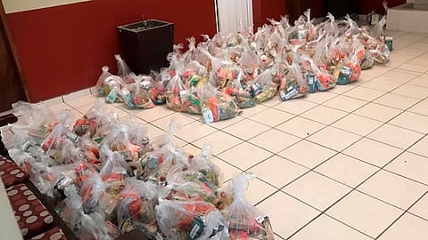 Se han entregado en una primera etapa dos mil 200 despensas a los sectores más vulnerables (Foto Facebook: Pastoral de la Salud - Arquidiócesis de Morelia)