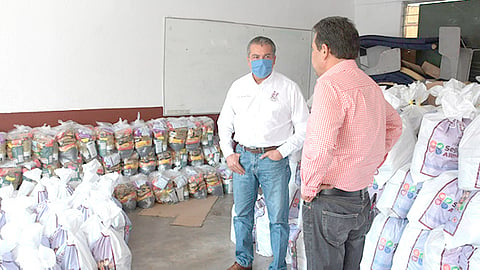 El presidente municipal continúo con la labor de supervisión en los centros de distribución (Foto Cortesía)