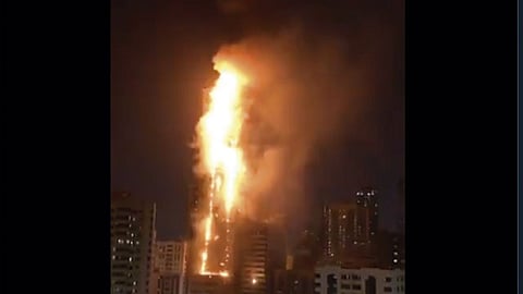 El incendio ocurrió alrededor de las 21:00 horas (Foto: captura de video)