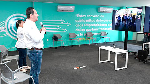 Se entregó mobiliario y equipo a propietarios de diversos negocios (Foto Cortesía)