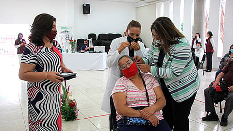 Pese a contingencia sanitaria no se han dejado de atender solicitudes ciudadanas, señaló la presidenta honoraria del DIF Morelia, Rosalva Vidal (Foto Cortesía)