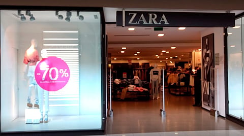 Solamente de Zara se estima que se cierren mil tiendas en el mundo (Foto Google Maps: Maria De Jesús Quintero Arechiga)