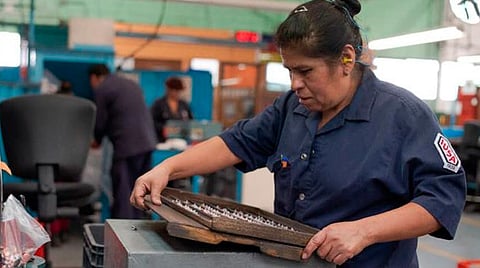 Durante abril y mayo el 91.3% de las empresas tuvo una disminución de ingresos (Foto Facebook: Secretaría del Trabajo y Previsión Social)
