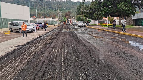 Con estas actividades, aunadas al ejercicio de bacheo, continúa el Programa de Regeneración Vial (Foto: cortesía)