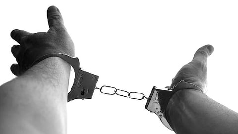 El susodicho amagó a uno de los trabajadores del establecimiento con un arma de fuego (Foto: pixabay.com)