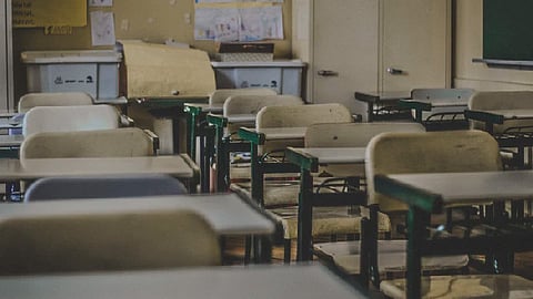 En Francia si hay más de tres casos positivos a Covid-19, se activa el protocolo de cierre de la estructura escolar (Foto: unsplash.com/Feliphe Schiarolli)
