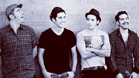 Unos de los integrantes de la banda instó a seguir sus redes sociales (Foto IG: Pxndx)