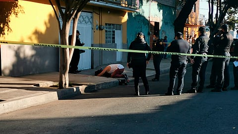 Luego de ser herido a balazos, familiares del presunto ladrón lloraron su muerte (Foto: @CoordinacionDM)
