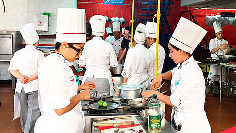 Las clases inician en la primera semana de enero y los interesados deberán consultar la dinámica en las redes sociales del Ijumich (Foto facebook Cedva Gastronomía Morelia)