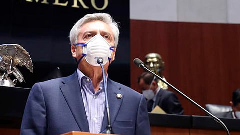 Los gobernadores inconformes no tienen facultades para decidir sobre la materia, añadió el senador por Michoacán (Foto Cortesía)