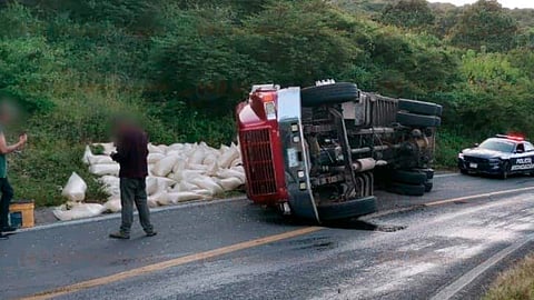 El accidente del camión se dio durante la tarde-noche de este domingo (Foto: RED 113)