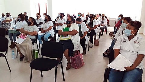 Las auxiliares recorren viviendas y negocios de las comunidades, para orientar e informar a la ciudadanía sobre factores de riesgo y síntomas de este padecimiento (Foto Cortesía)