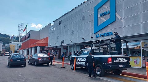 Los operadores del C5i, monitorean plazas, establecimientos comerciales y zonas bancarias (Foto Cortesía)
