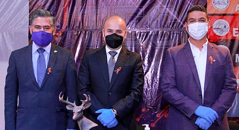 El Venado Dorado fue entregado por Francisco Luis Sánchez Alfonso, subsecretario de Educación Superior en Michoacán (Foto Cortesía)