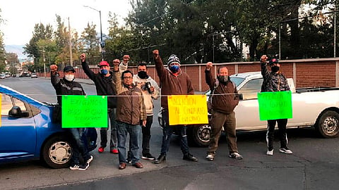 Trabajadores tomaron las instalaciones y cerraron un tramo de comunicación de la avenida Villa Universidad (Foto: cortesía)