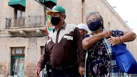 El uso del cubrebocas sería opcional para menores de dos años de edad, personas con problemas para respirar o que no puedan quitárselo sin ayuda (Foto Facebook: Secretaría de Salud de Michoacán)