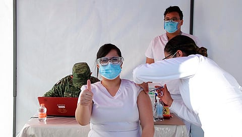 La aplicación de la vacuna de Pfizer se llevó a cabo en Centro de Vacunación del 6o. Grupo de Morteros del Campo Militar No.1, de la SEDENA (Foto Cortesía)