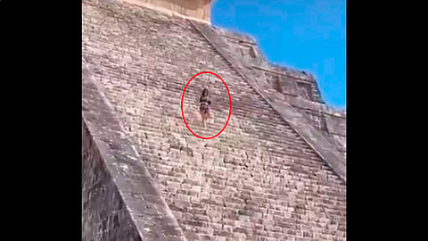 La mujer fue entregada a las autoridades (Foto: captura de video/@Lizhueertas)