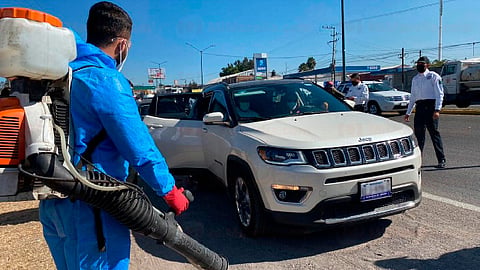 Se busca desinfectar el mayor número de unidades vehiculares incluyendo del transporte público (Foto: Cynthia Arroyo)