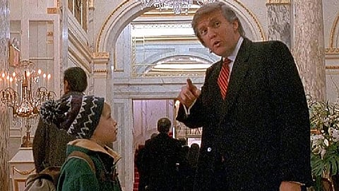 Donald Trump fue dueño del hotel Plaza durante los años 1988 y 1995, al parecer fue el propio mandatario quien ofreció que la escena se grabara en su hotel (Foto: captura de pantalla/Mi pobre angelito)