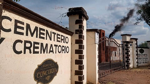 Los vecinos quieres que se aclare si el humo negro que sale en las chimeneas, tiene un efecto en el cuerpo humano y la salud (Foto: Josimar Lara)