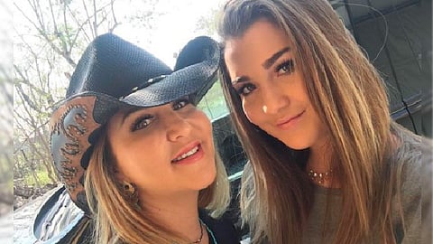 La hija de Alicia Villarreal expresó en Instagram que aún sigue conviviendo con el presunto acosador (Foto IG: @melaniecarmona)