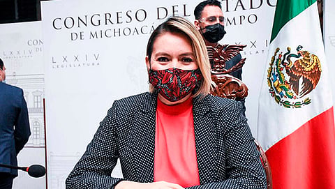 Esta actividad consiste en que los participantes usen un calcetín de distinto color en cada pie y que realicen cualquier actividad durante 40 minutos (Foto Cortesía)