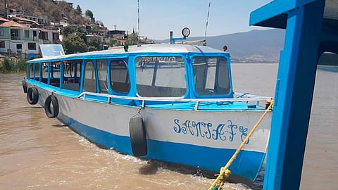 La embarcación fue encontrada en el muelle de Janitzio (Foto Twitter: @MICHOACANSSP)