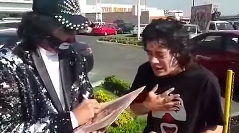 Su fan también es artista y trabaja como imitador (Fotograma Facebook: Los Guerreros del Pisteo)