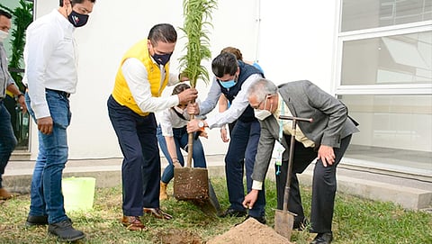 Agradece gobernador al personal de Salud e interactúa con pacientes y familiares (Foto Cortesía)