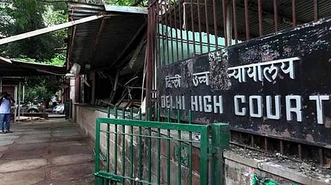 दिल्ली के मुंडका इलाके के डीडीए के सैप्टिक टैंक की सफाई करते हुए रोहित नाम के सफाई कर्मचारी की मौत हो गई थी.