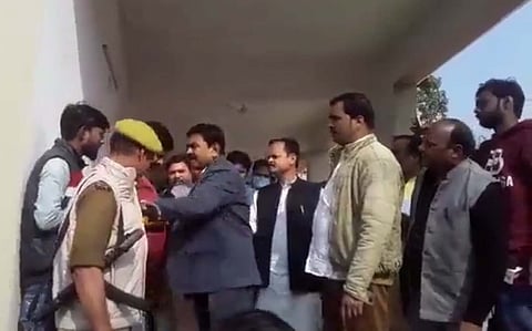 सवाल पूछने पर पत्रकार पर भड़के केन्द्रीय मंत्री अजय मिश्रा टेनी, पत्रकार से अभद्रता करते गाली व धमकी देते हुए वीडियो हुआ वायरल