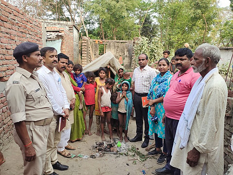 प्रभादेवी के साथ जिला प्रशासन