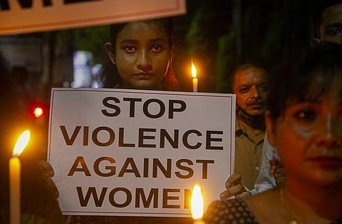 पैसों के लेनदेन विवाद में महिला शिक्षक को जिंदा जलाया