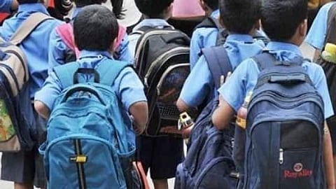 विद्यालयों में नहीं थम रही छुआछूत की घटनाएं