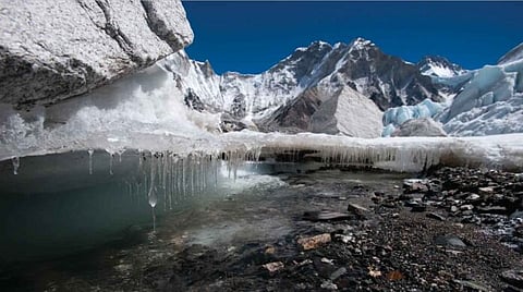 जलवायु परिवर्तन के चलते तेजी से पिघल रहे हिमालयन ग्लेशियर