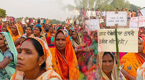 महिलाएं लड़ रही अपने खेत-जमीन की लड़ाईः आजमगढ़ में एयरपोर्ट विस्तारीकरण का विरोध, 24 दिन से धरना जारी