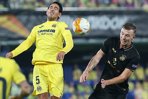 Israeli football player Eden Karzev (right).