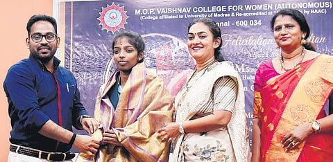 J Meghanath Reddy (l), Member Secretary, SDAT honours ‘Arjuna awardee’ GM Vaishali R at a function held at MOP Vaishnav College for Women.