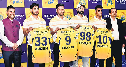 Etihad Airways Chief Revenue & Commercial Officer Arik De and CSK Cricket Limited Director Rakesh Singh (from Left) Mukesh Choudhary, Deepak Chahar, Simarjit Singh & Rajvardhan Hangargekar at the announcement of the partnership