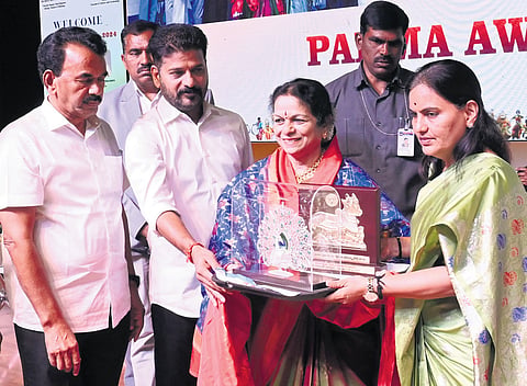 Revanth Reddy and minister Jupally Krishna Rao felicitate Uma Maheshwari in Hyderabad Sunday. She is the recipient of Padma Shri award for Harikatha.