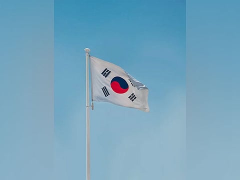 South Korean officials say they have no legal grounds to ban private citizens from flying balloons to North Korea.