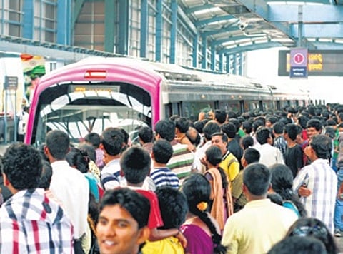 Huge crowd for a Metro ride at MG road station -