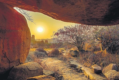 These rocks, dating back 2500 million years, are found in the names of places (Khajaguda, Chandrayangutta), art and architecture and even in songs and folklore, adding heritage value to the city.