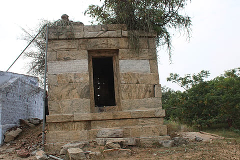 As the ancient Murugan temple built in the early nineteenth century in Modakurichi of Erode district is falling into disrepair, the volunteers have requested the district administration to take steps to protect it.