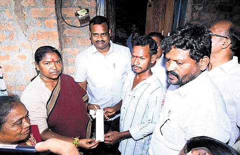 Panchayat Raj Minister D Anasuya hands over a ‘zero electricity bill’ to a Gruha Jyothi beneficiary in Mahabubabad district