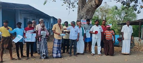 Farmers headed by advocate Renganayagulu distributing pamphlets to the public to create awareness about the graphite mining.